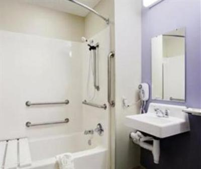 фото отеля Microtel Inn Victor