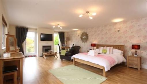фото отеля Epchris House
