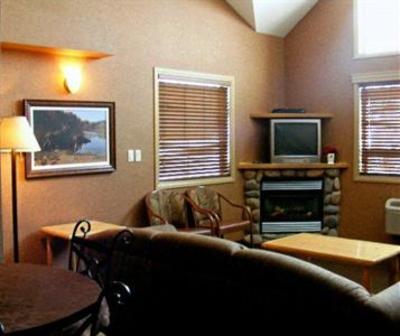 фото отеля Elkwater Lake Lodge and Resort