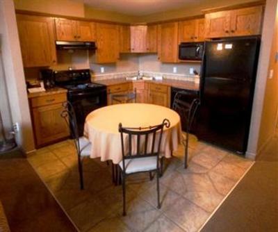 фото отеля Elkwater Lake Lodge and Resort