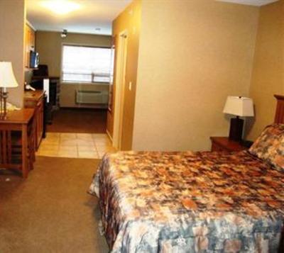фото отеля Elkwater Lake Lodge and Resort