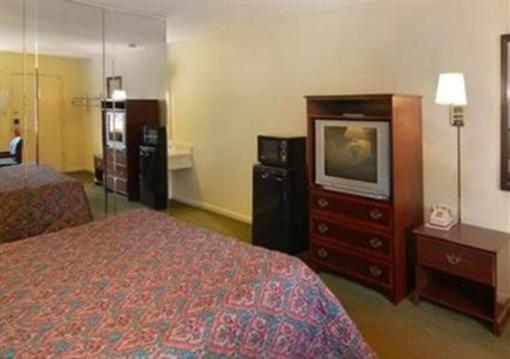 фото отеля Econo Lodge North Charlottesville