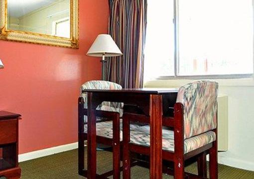 фото отеля Econo Lodge North Charlottesville