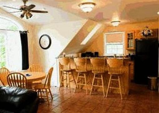 фото отеля Dolan's Inn and Suites