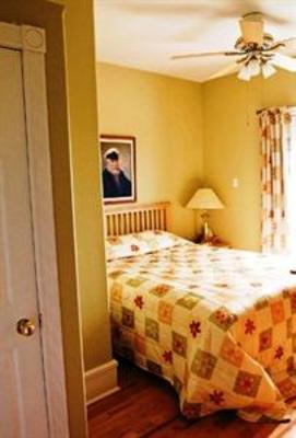 фото отеля Dolan's Inn and Suites