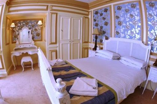 фото отеля Tudor House Hotel