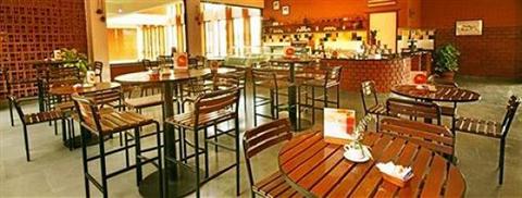фото отеля Olde Bangalore Hotel & Resort