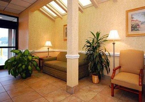 фото отеля Clarion Inn & Conference Center