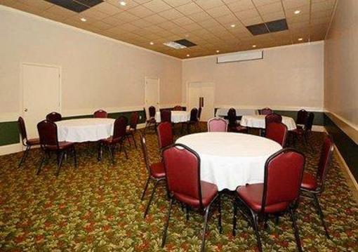 фото отеля Clarion Inn & Conference Center