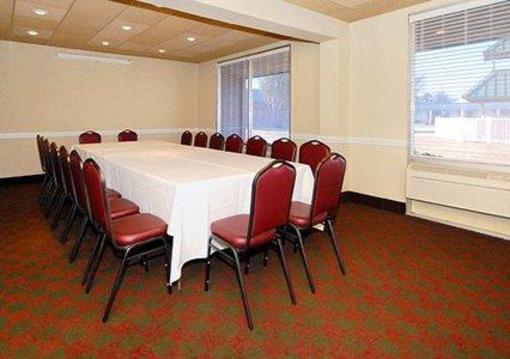 фото отеля Clarion Inn & Conference Center