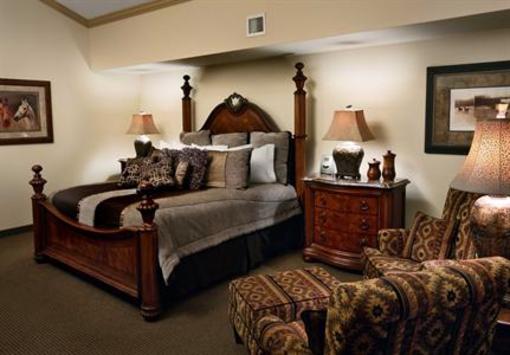 фото отеля Clubhouse Hotel and Suites