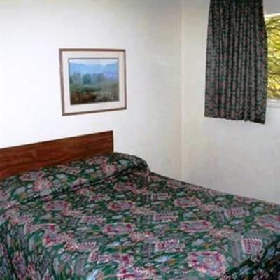 фото отеля Oaktree Inn & Suites