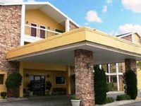 Oaktree Inn & Suites