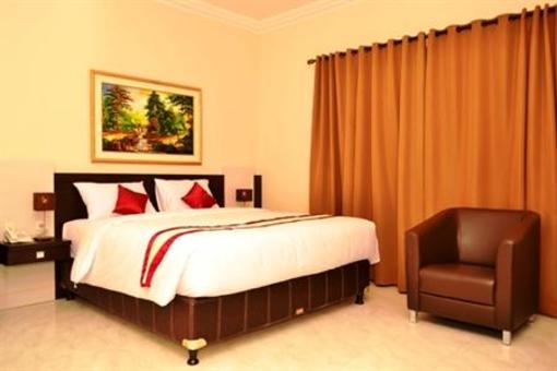 фото отеля Istana Hotel Jember