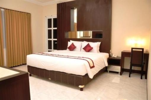 фото отеля Istana Hotel Jember
