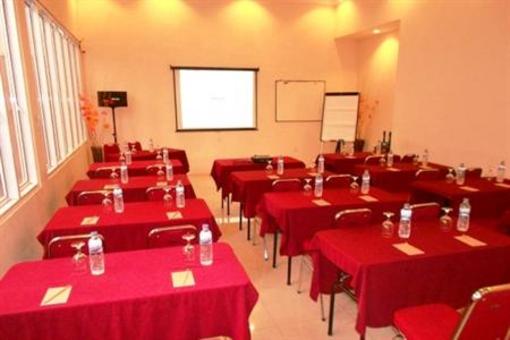фото отеля Istana Hotel Jember