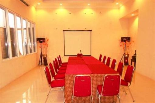 фото отеля Istana Hotel Jember
