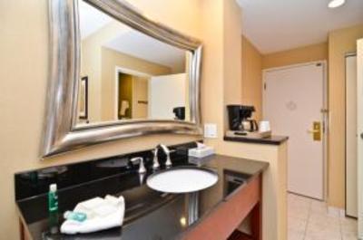 фото отеля BEST WESTERN Inn - On the Avenue