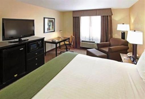 фото отеля Holiday Inn Express Hotel & Suites Pine Bluff