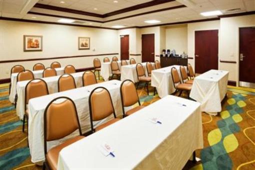 фото отеля Holiday Inn Express Hotel & Suites Lebanon (Tennessee)
