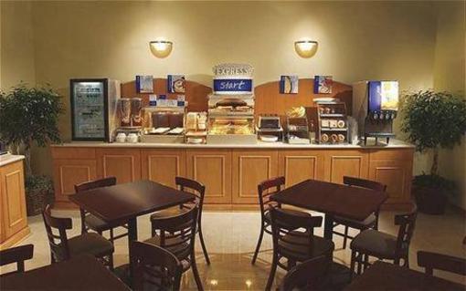 фото отеля Holiday Inn Express & Suites Urbandale