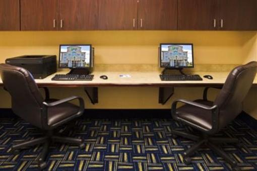 фото отеля Holiday Inn Express Hotel & Suites Fort Pierce West