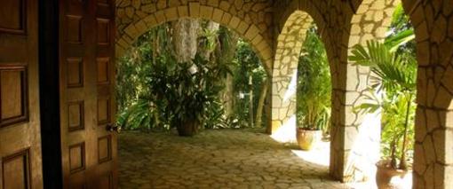 фото отеля Paradise Discovery Beach Villa-Discovery Bay