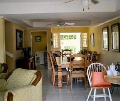 фото отеля Paradise Discovery Beach Villa-Discovery Bay