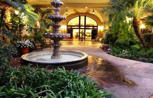 фото отеля Embassy Suites Santa Ana - Orange County Airport North
