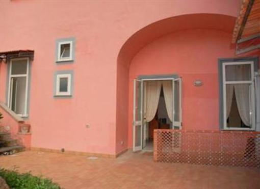 фото отеля Villino Castellano Apartment Meta di Sorrento