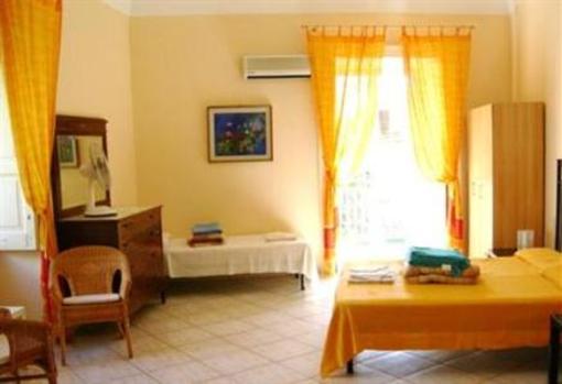 фото отеля Villino Castellano Apartment Meta di Sorrento