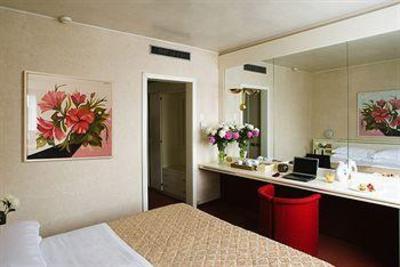 фото отеля Starhotels Cristallo Palace