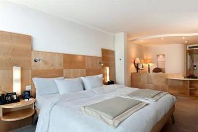 фото отеля Hilton Zurich Airport