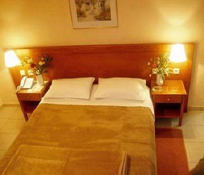 фото отеля Hotel Bretagne Corfu