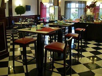 фото отеля Kyriad Hotel Compiegne