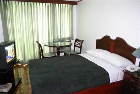 фото отеля Makati Prime Tower Suites