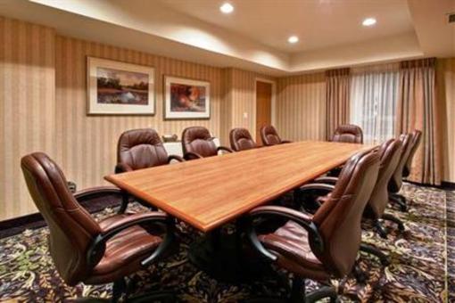фото отеля Staybridge Suites Calgary Airport