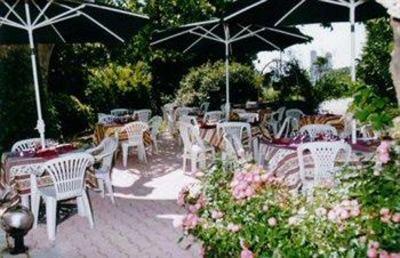 фото отеля Logis Hotel Dejeunez Sous l'Arbre Rousset