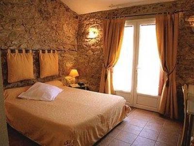 фото отеля Logis Hotel Dejeunez Sous l'Arbre Rousset