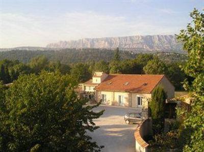 фото отеля Logis Hotel Dejeunez Sous l'Arbre Rousset