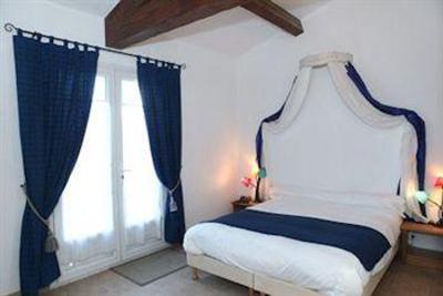 фото отеля Logis Hotel Dejeunez Sous l'Arbre Rousset