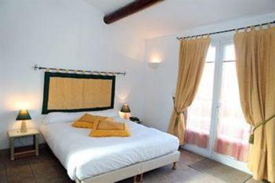 фото отеля Logis Hotel Dejeunez Sous l'Arbre Rousset