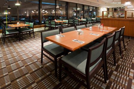 фото отеля Holiday Inn Toronto Airport East