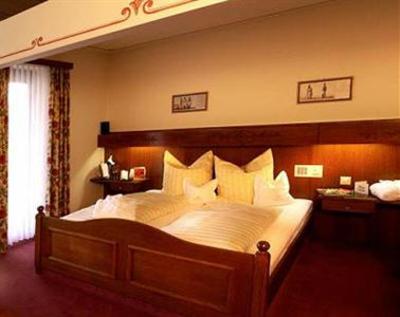 фото отеля Hotel Zur Post Ruhpolding