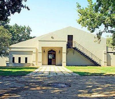 фото отеля Paddabult Country House and Self Catering Cottages Paarl