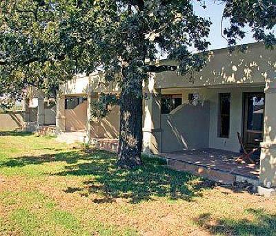 фото отеля Paddabult Country House and Self Catering Cottages Paarl