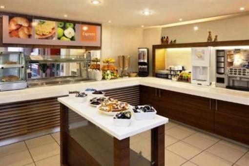 фото отеля Holiday Inn Express Stevenage