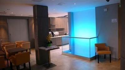 фото отеля Kyriad Paris Ouest Puteaux