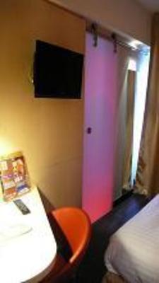 фото отеля Kyriad Paris Ouest Puteaux