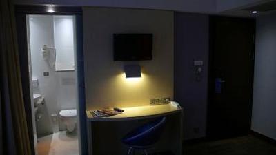 фото отеля Kyriad Paris Ouest Puteaux